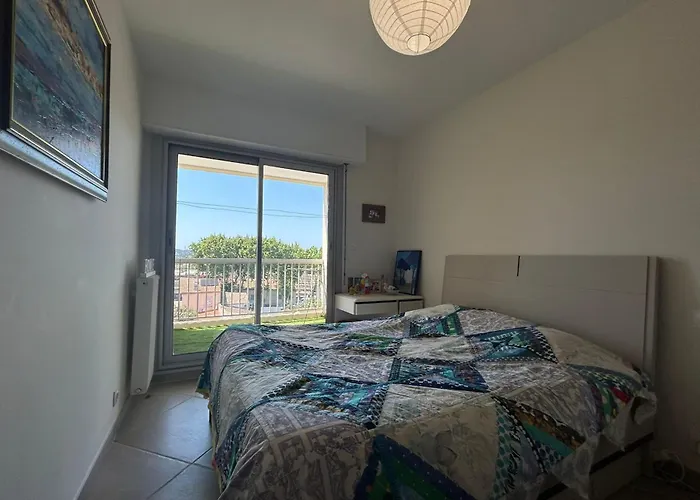 With View Quiet And Comfort In 아파트 나르본